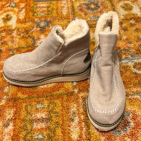Beige and white wedge bootie size 6 - Picture 1 of 5
